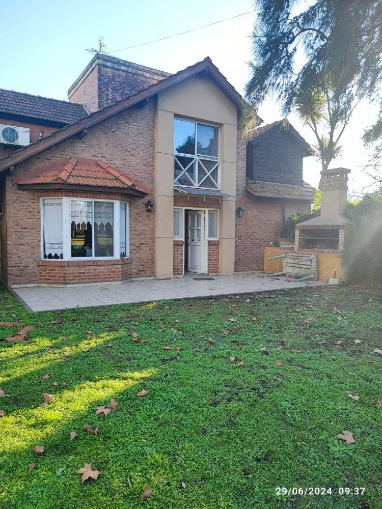 HERMOSA CASA EN BARRIO CERRADO