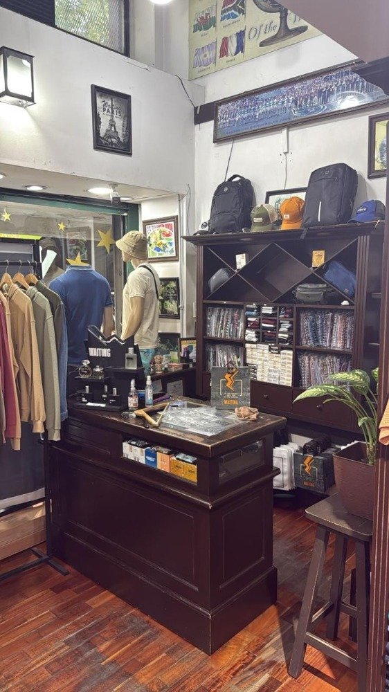 EXCELENTE LOCAL COMERCIAL CON 2 COCHERAS