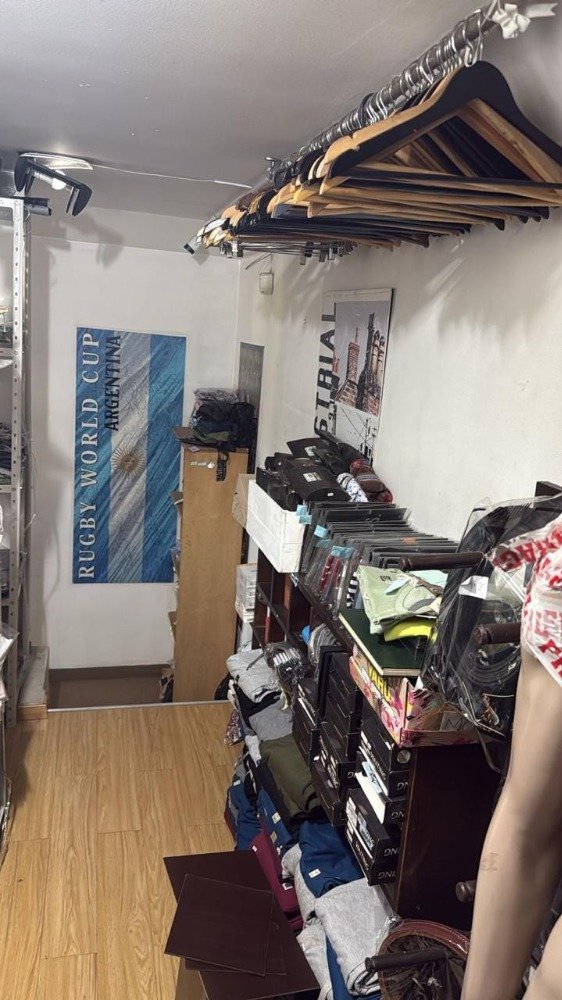 EXCELENTE LOCAL COMERCIAL CON 2 COCHERAS