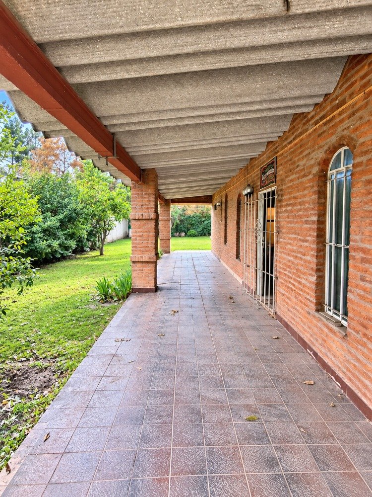 HERMOSA CASA QUINTA CON PILETA