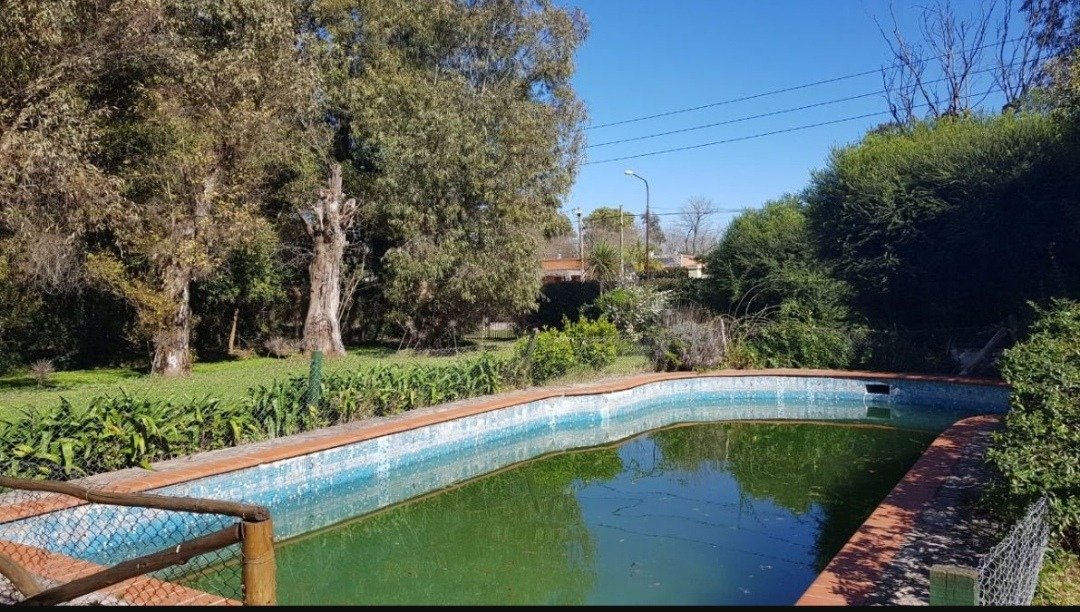 CASA +4 AMBIENTES EN VENTA 