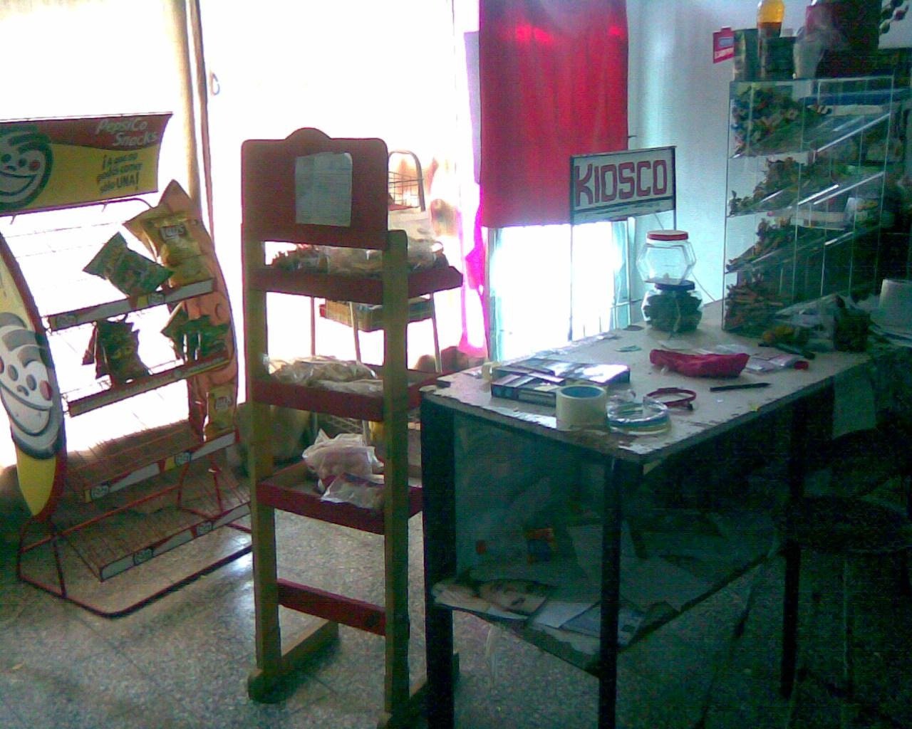 LOCAL CON VIVINEDA EN VENTA 