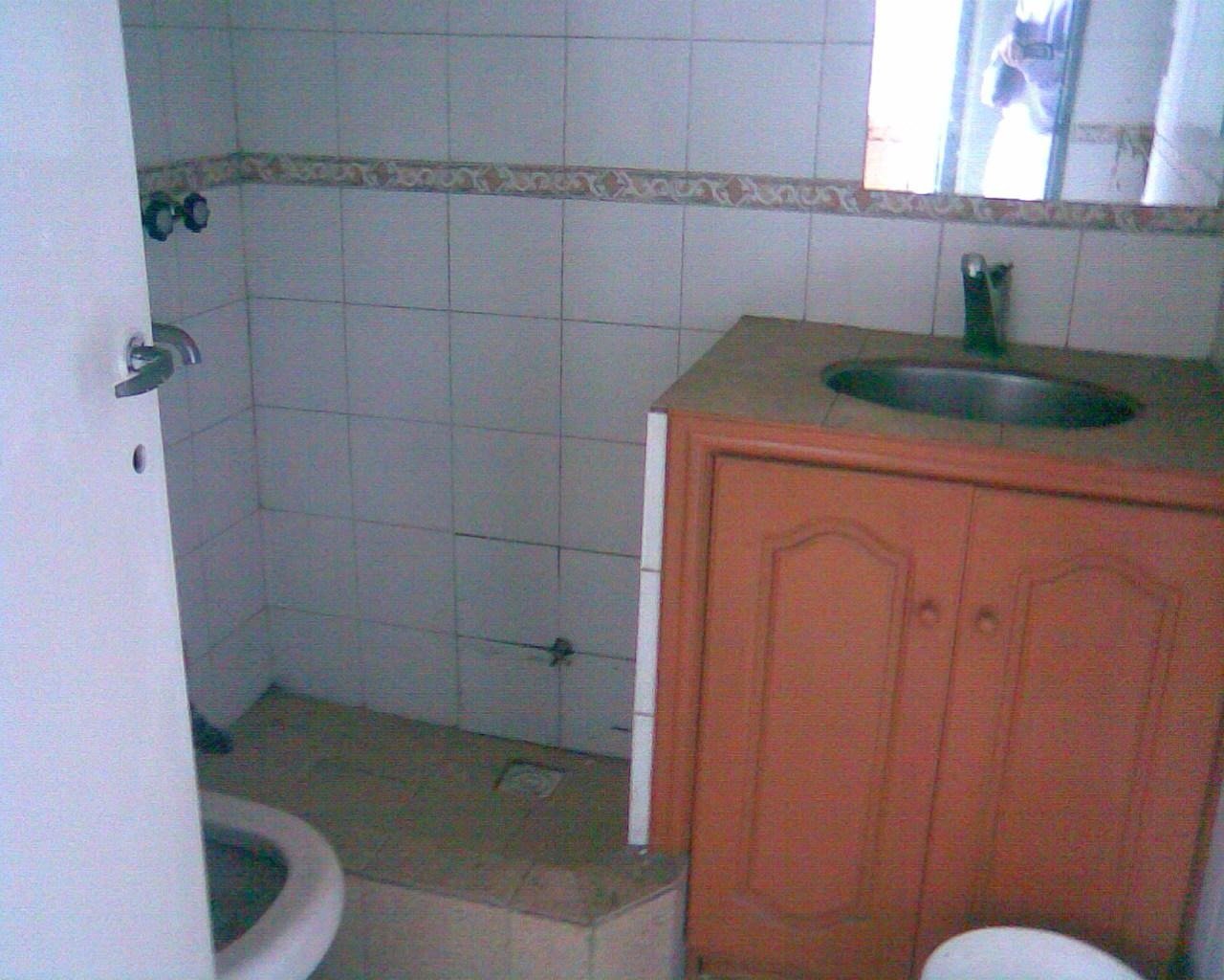 LOCAL CON VIVINEDA EN VENTA 