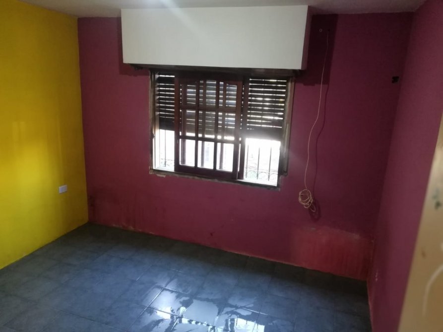 CASA CON AMPLIO PATIO Y QUINCHO 