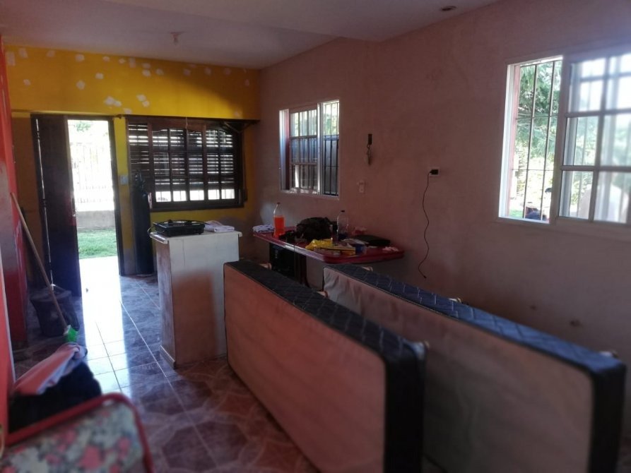 CASA CON AMPLIO PATIO Y QUINCHO 