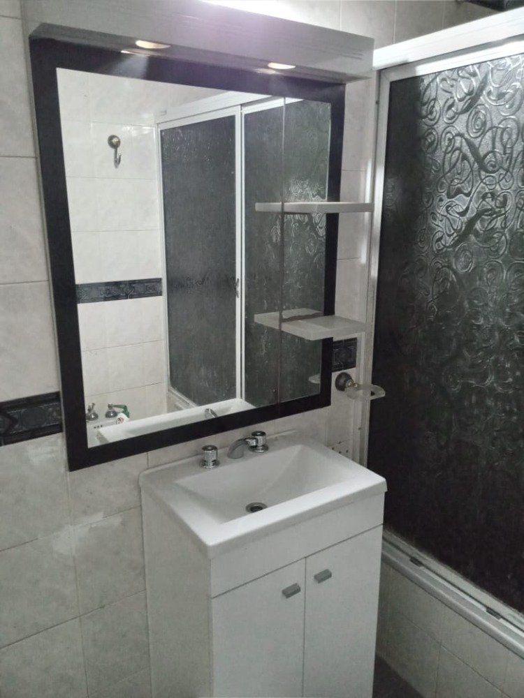CHALET 4 AMBIENTES CON LOCAL COMERCIAL