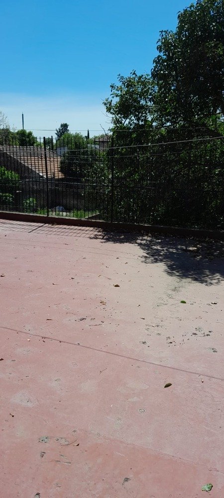 CHALET 4 AMBIENTES CON LOCAL COMERCIAL