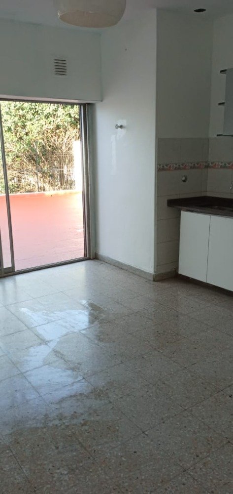 CHALET 4 AMBIENTES CON LOCAL COMERCIAL