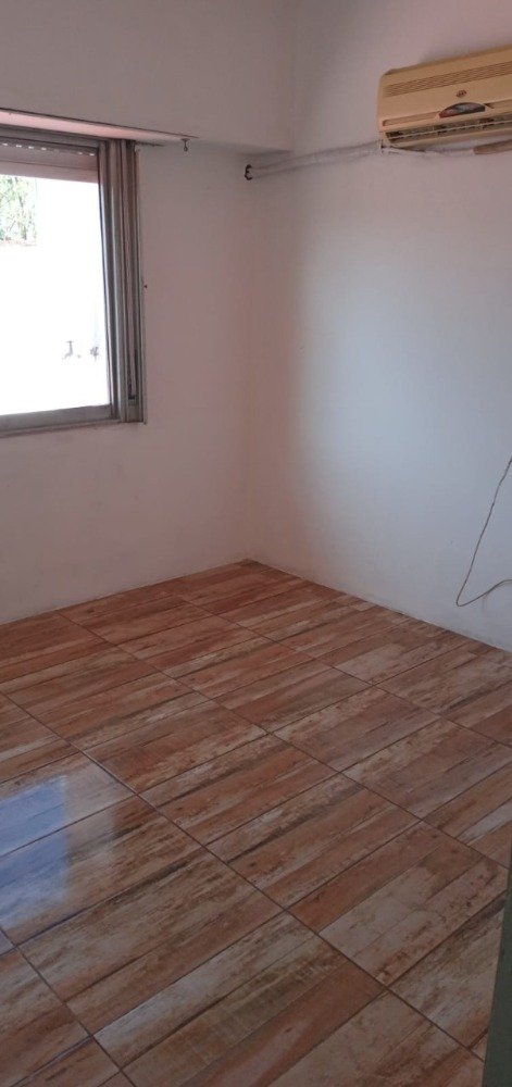 CHALET 4 AMBIENTES CON LOCAL COMERCIAL