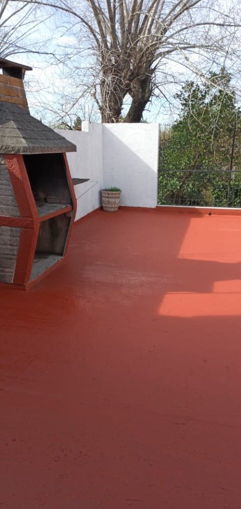 CHALET 4 AMBIENTES CON LOCAL COMERCIAL