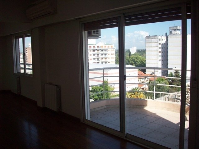 PISO EN VENTA CON COCHERA 