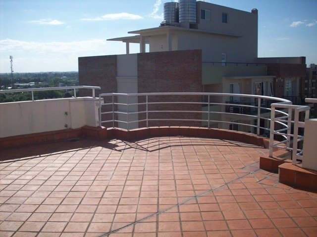 PISO EN VENTA CON COCHERA 