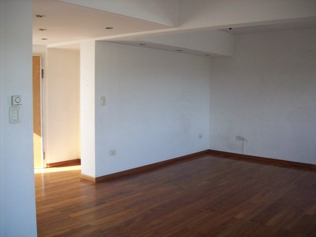 PISO EN VENTA CON COCHERA 