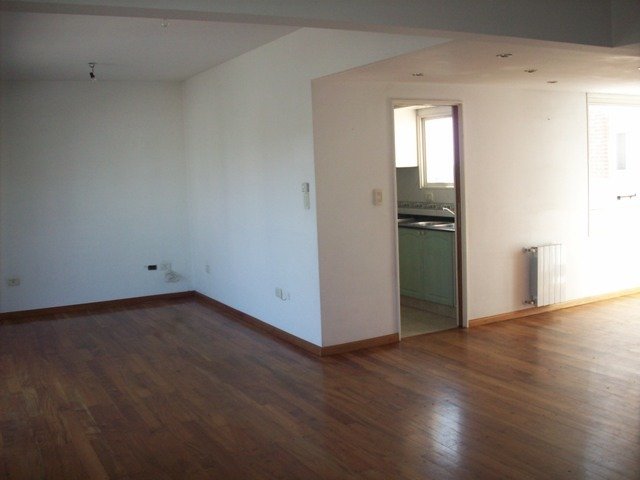 PISO EN VENTA CON COCHERA 