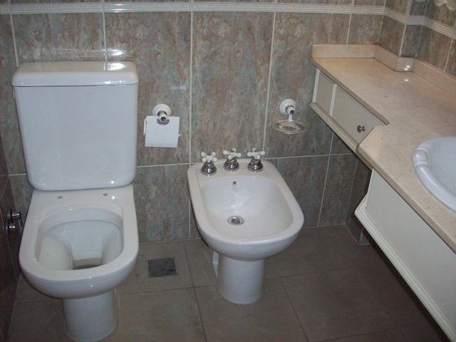 PISO EN VENTA CON COCHERA 