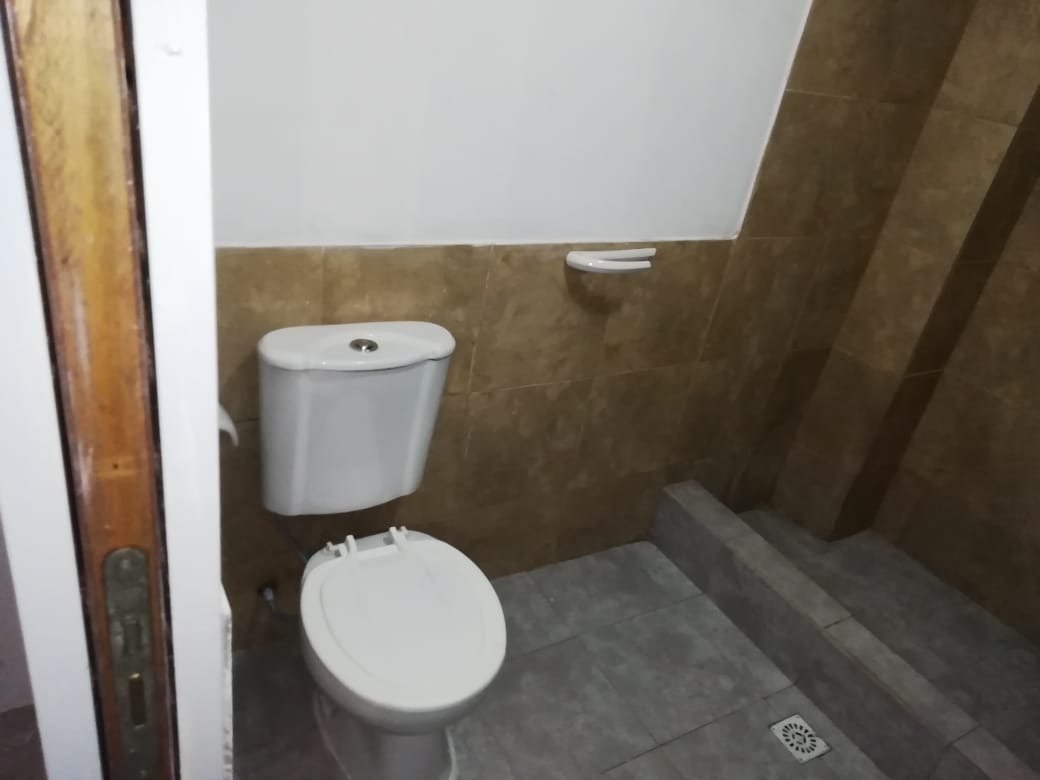 CASA + DEPARTAMENTOS EN VENTA