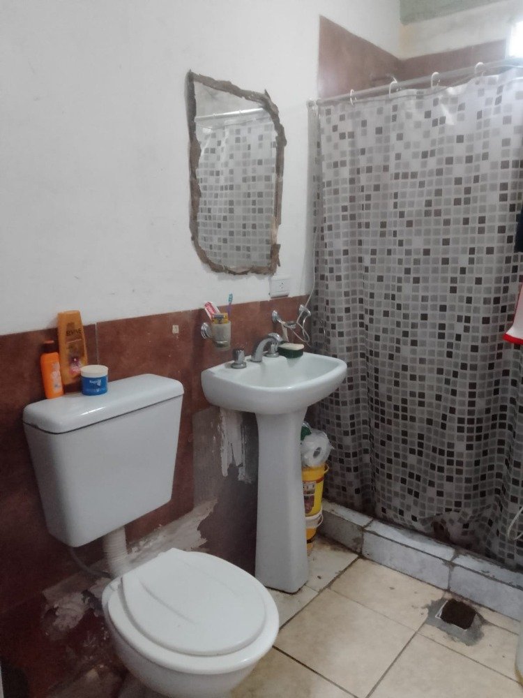 CASA + DEPARTAMENTOS EN VENTA
